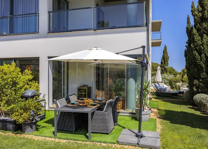 דירה Cavalo Preto With Garden & Pool